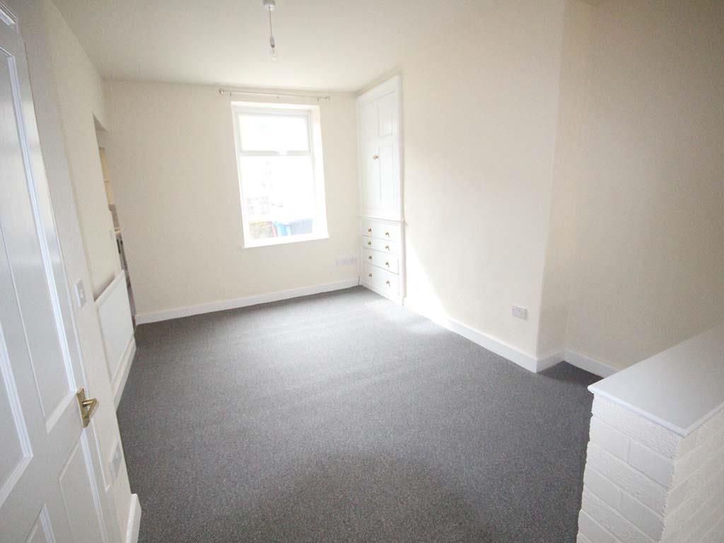 3 bedroom mid terrace house To Let in Barnoldswick - IMG_6893.jpg